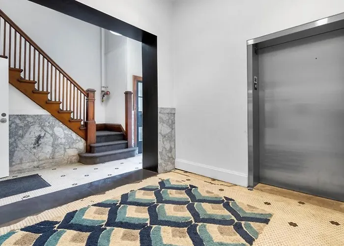 Quiet 1 Bed Studio Heart Of Downtown